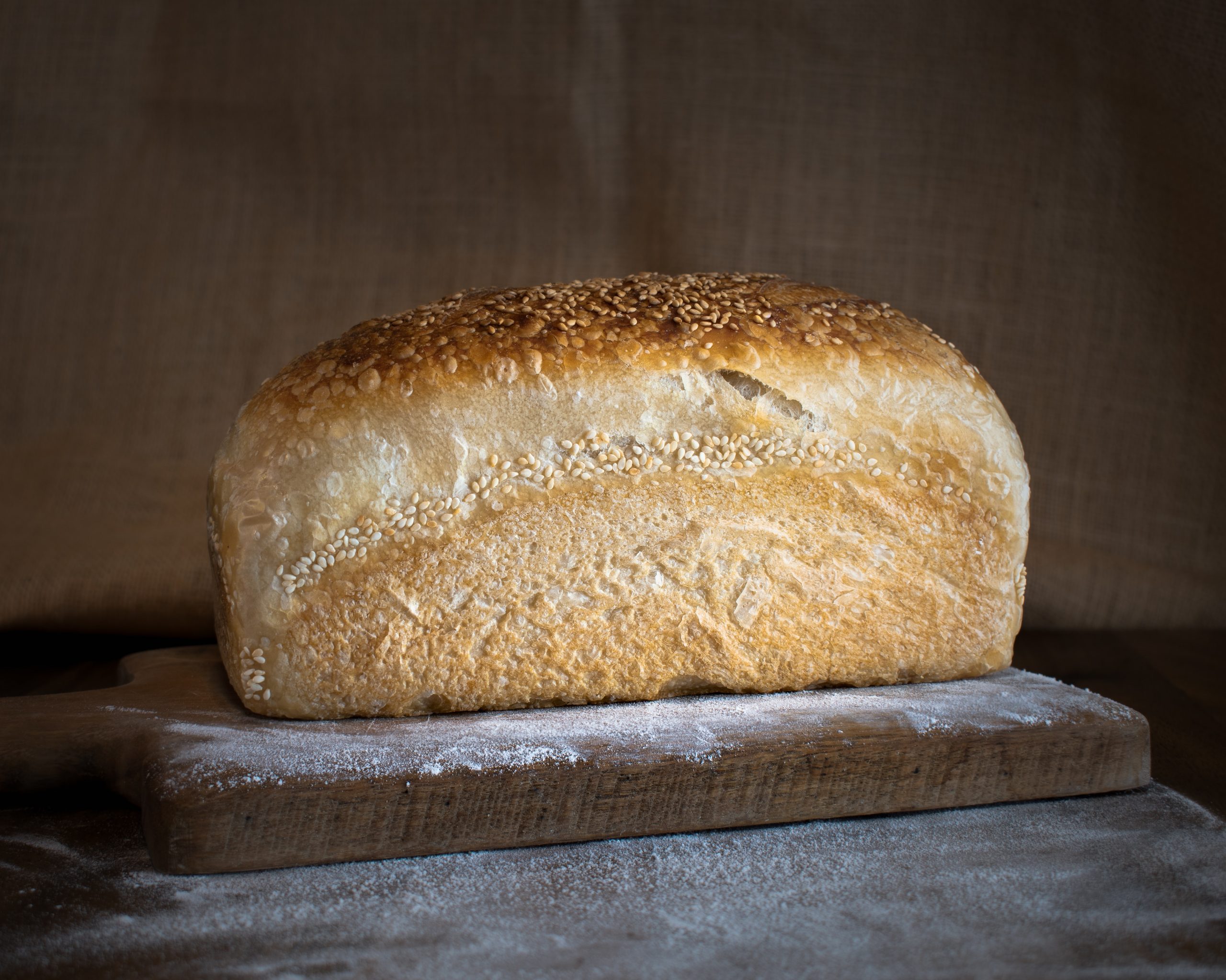 Белый хлеб во сне к чему снится. Хлеб Буханка. Печь хлеб во сне. К чему снится печь пироги. Видеть как печешь хлеб.